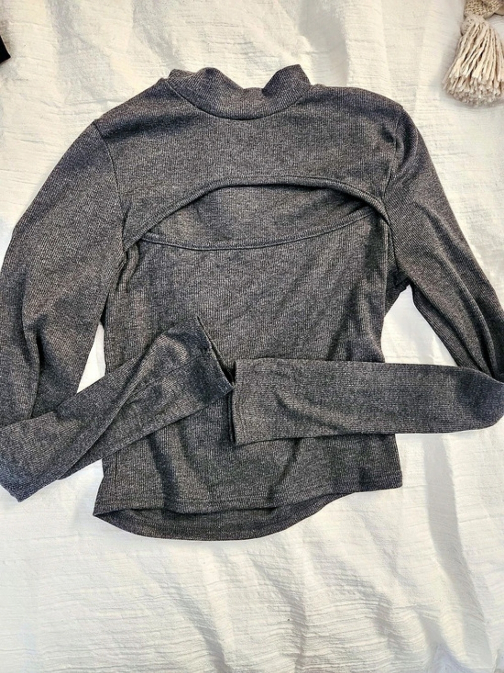 Forever 21 Gray Cutout Crop Top Size Small Like New